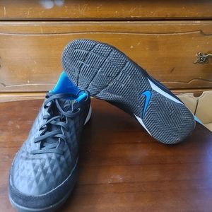 Youth Indoor Soccer Shoes Nike SZ 6.5
